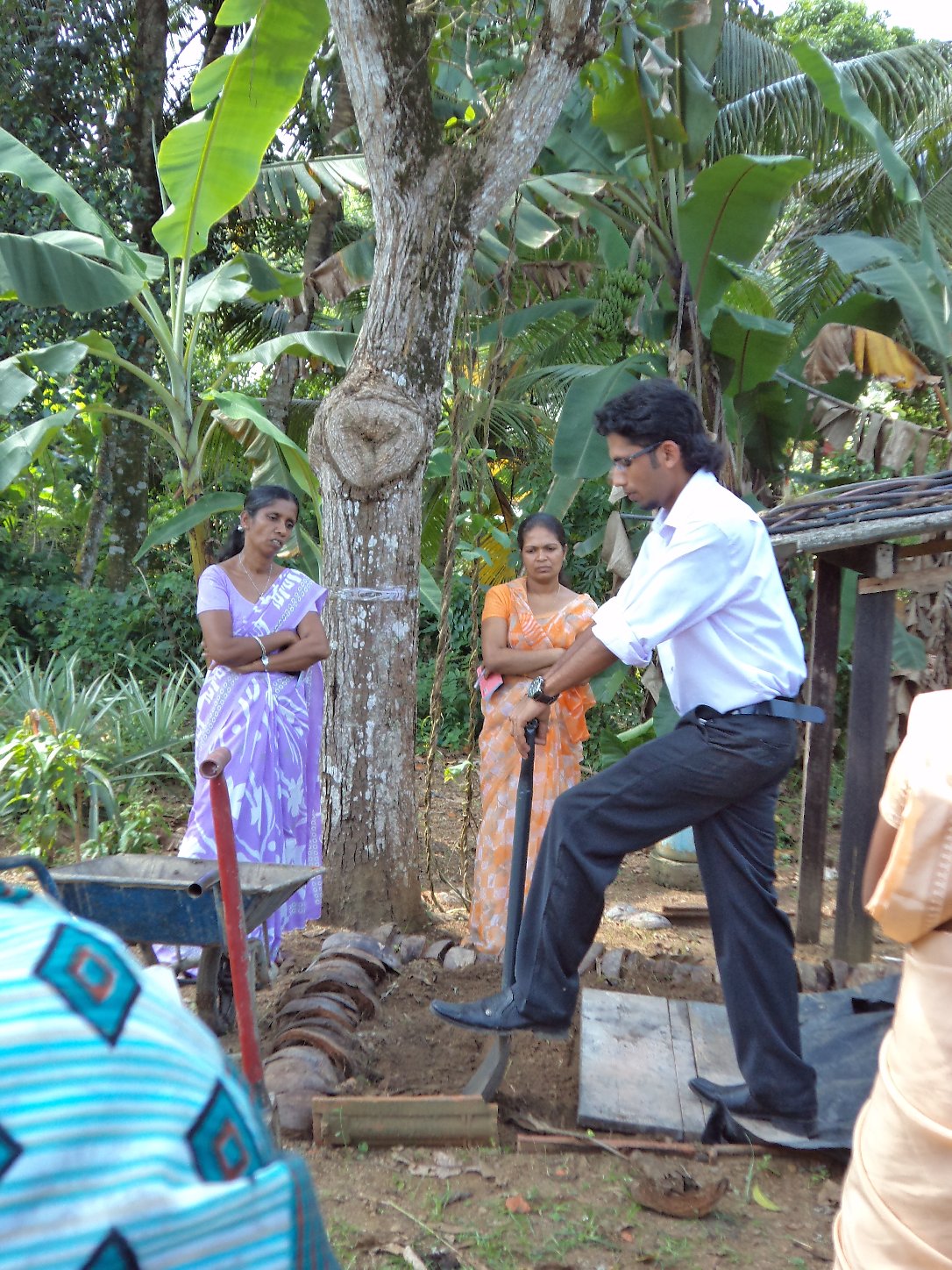 Teaching community gardeners in Sri Lanka about biointensive growing methods.  Image courtesy of Sanjana Silva